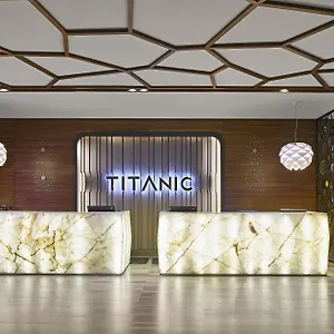 Отель Titanic Chaussee